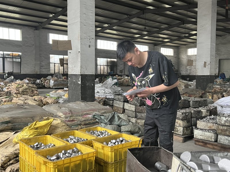 Blanks into the warehouse, according to the production order for blanks